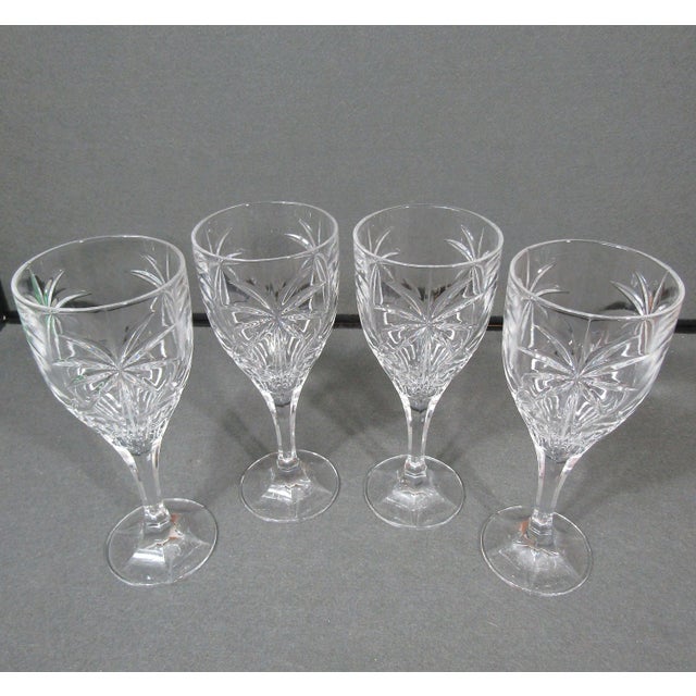 A really pretty set of 4 crystal goblets with that classic “South Beach” palm look—perfect for a beachy table, bar cart,...