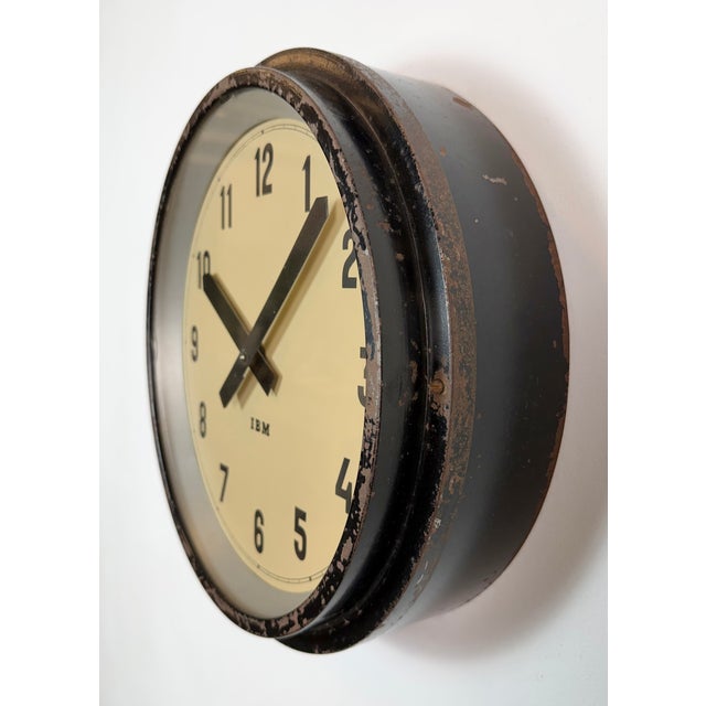 Mid-Century Modern Industrial Black Factory Wall Clock from IBM, 1950s For Sale - Image 3 of 18