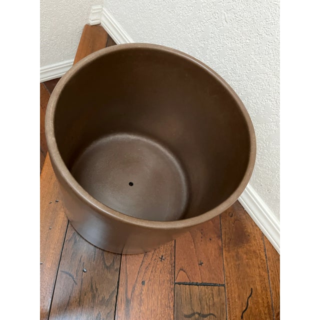 This is an amazing 12” Gainey planter offered in brown/taupe color. Its soothing and relaxing aesthetic makes you wish for...