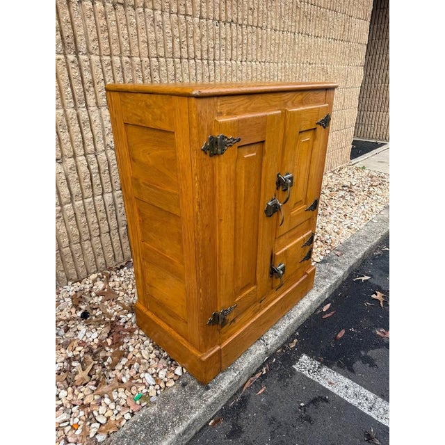 Antique Oak 3 Door Ice Box Chest . Possibly by ‘Oak Leaf White Clad’ For Sale In Washington DC - Image 6 of 10