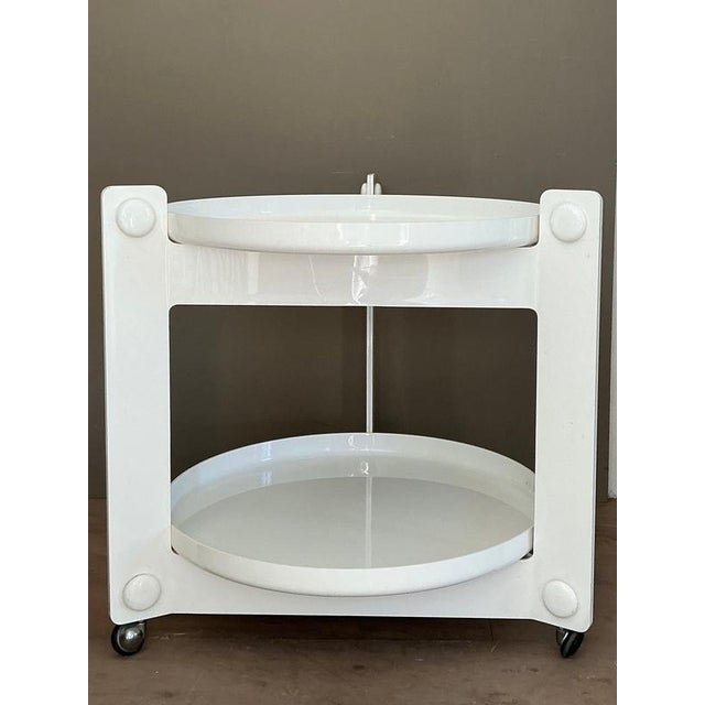 Add a touch of Italian design to your interior with this white trolley by Guzzini, designed by Luigi Massoni. with its...