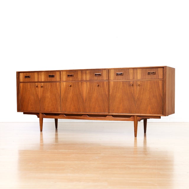Mid Century Rosewood Credenza by McIntosh For Sale In Los Angeles - Image 6 of 9