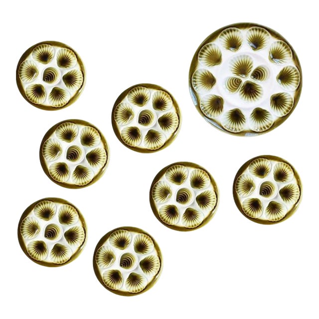 Early 20th Century Set of 8 Green French Majolica Oyster Plates & Platter Moulin Des Loups Orchies For Sale