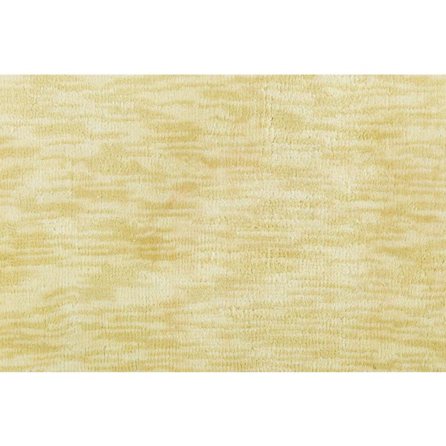 Modern Abstract Solid Pale Sand Silk Runner "Mielgrain" by Doris Leslie Blau For Sale In New York - Image 6 of 7