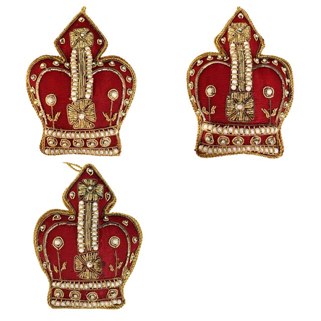 Royal Collection | Mini Gold Zardozi Christmas Ornaments - Set of 6 For Sale - Image 4 of 5