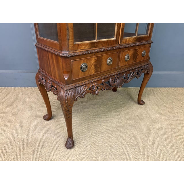 Queen Anne Display Cabinet by Maple & Co., 1930 For Sale - Image 18 of 18