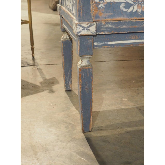 More information coming soon… The Neoclassical form of this pair of commodes, paired with the subtle, minimalist carvings,...