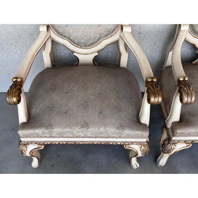 Pair of Venetian Hand Painted Armchairs in White Antique Painting and Giltwood For Sale In Miami - Image 6 of 18