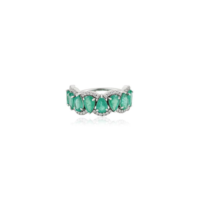 Modern 2.91ct Pear Cut Emerald & Diamond 14k Gold Half Eternity Band Ring Size 8 For Sale - Image 4 of 16