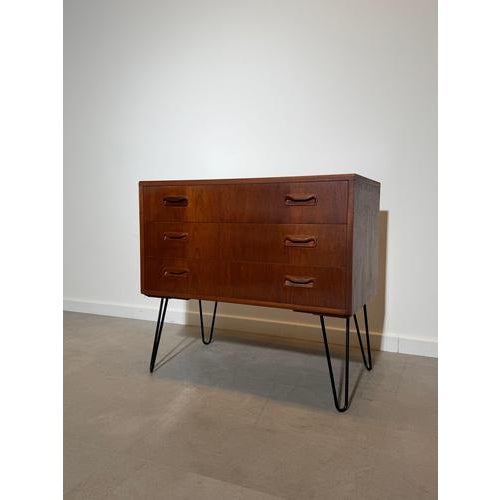Hairpin Chest of Drawers in Teak from G-Plan For Sale - Image 8 of 8