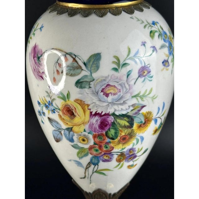 Metal French Lidded Porcelain Vases with Hand-Painted Floral Bouquets and Gilding in the style of Sèvres, 1900s, Set of 2 For Sale - Image 7 of 10