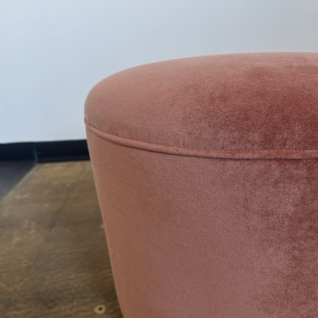 Contemporary Blush Velvet Round Ottoman / Vanity Stool For Sale - Image 4 of 5
