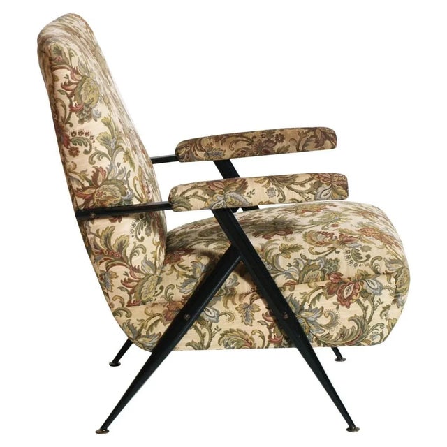 This Italian mid-century lounge chair in black metal with original upholstery was produced in the 1950s. It is designed in...