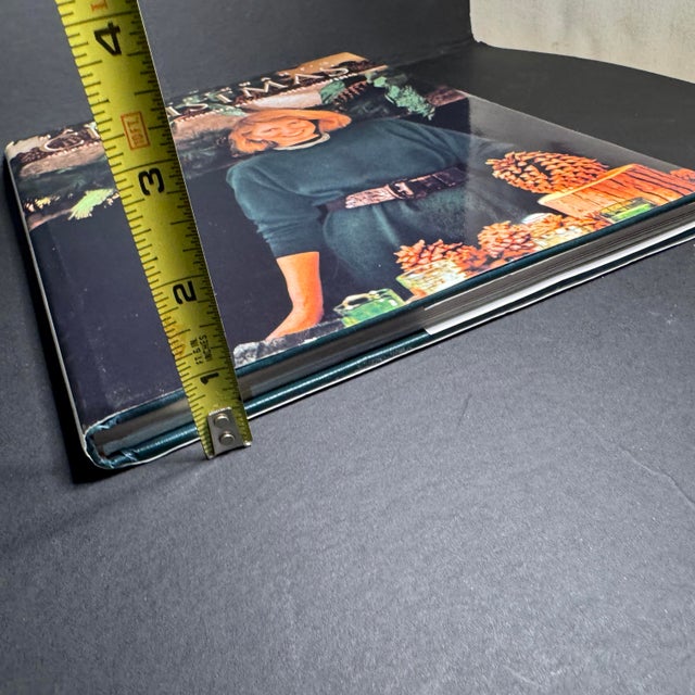 1980s 1980s “Martha Stewart’s Christmas Entertaining, Decorating and Giving” Hardback Book For Sale - Image 5 of 8