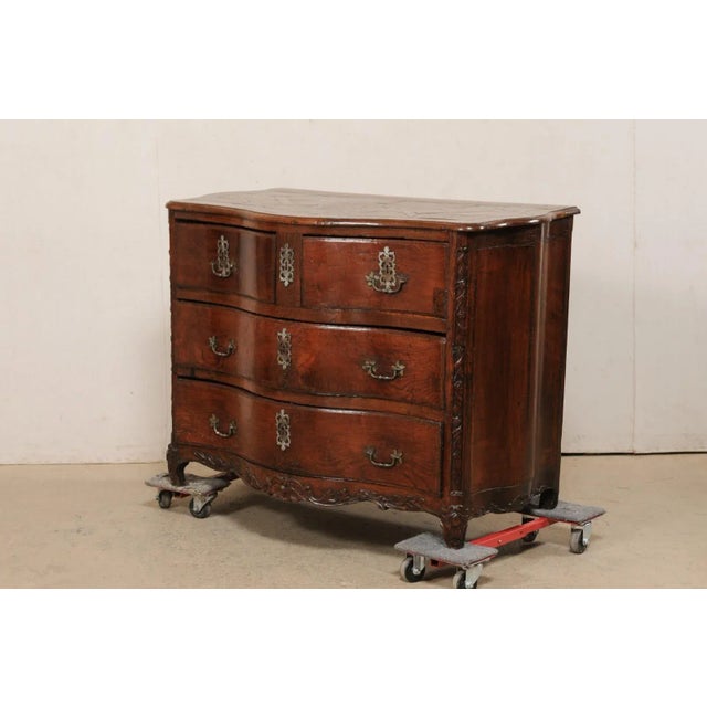 18th Century French Régence Serpentine Commode For Sale In Atlanta - Image 6 of 12