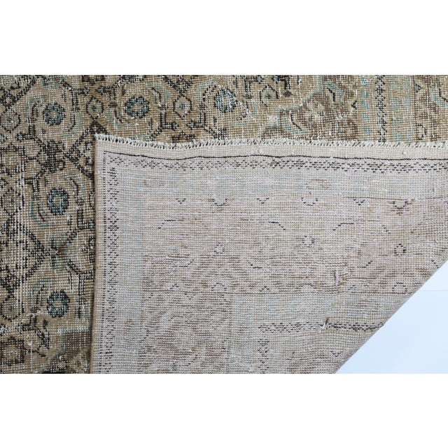 Oversized Antique Persian Kaskay Rug – Intricate Lattice Design in Soft Neutrals 9' 5'' X 12 ' 11'' For Sale - Image 11 of 11