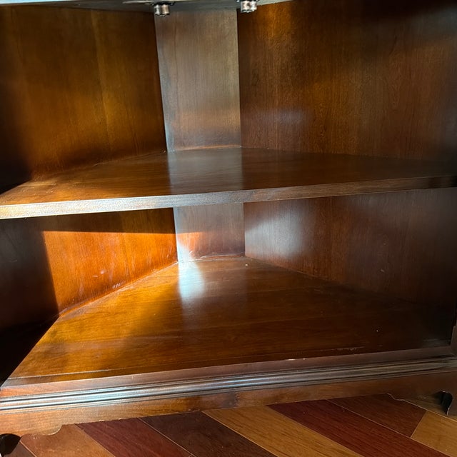 1990s Thomasville Corner China Cabinet For Sale - Image 10 of 12