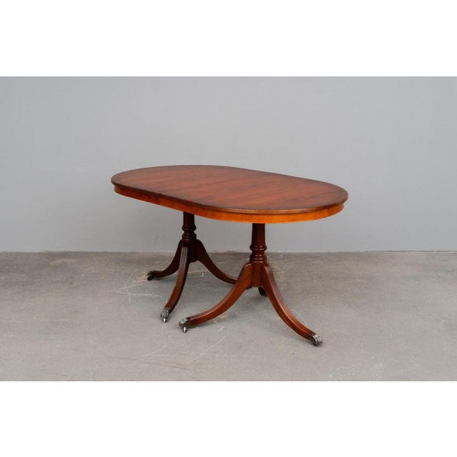 English-Style Dining Table in Yew Wood For Sale - Image 4 of 18