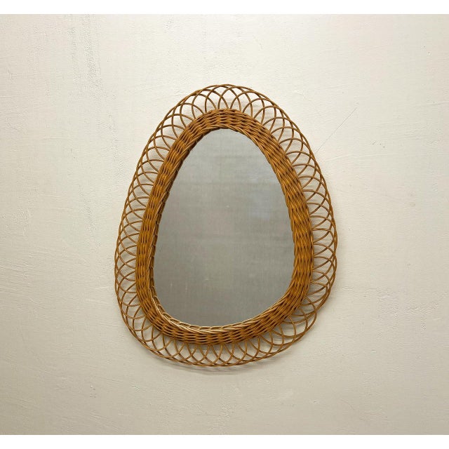 Asymmetrical Teardrop Rattan Wall Mirror in the style of Franco Albini, 1960s For Sale - Image 9 of 11