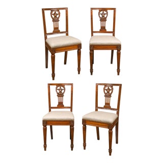 Set of Four Italian 1820s Neoclassical Dining Room Chairs with Carved Splats For Sale