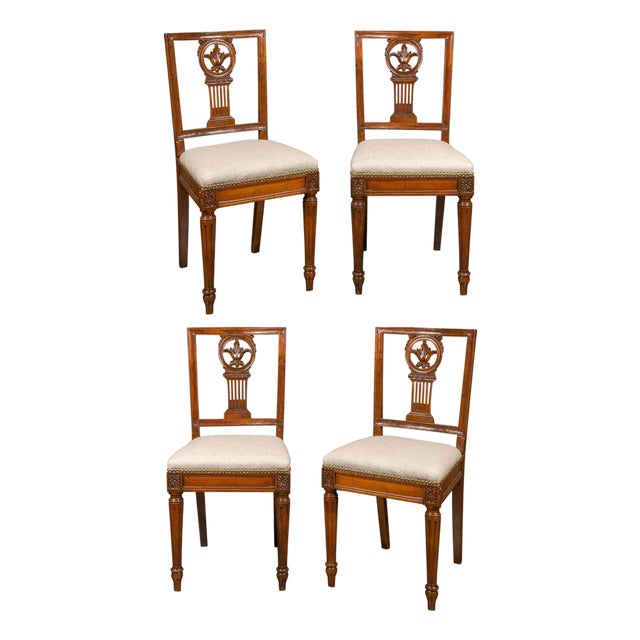 Set of Four Italian 1820s Neoclassical Dining Room Chairs with Carved Splats For Sale
