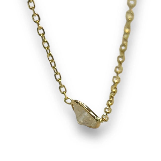 Early 21st Century Radiant 14k Yellow Gold 0.73ct Pear Natural Diamond Bezeled Necklace For Sale - Image 5 of 6