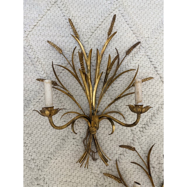 Hollywood Regency Vintage Italian Wheat Sheaf Wall Sconces – Pair of Gilt Tole Metal Hollywood Regency Sconces - a Pair For Sale - Image 3 of 9