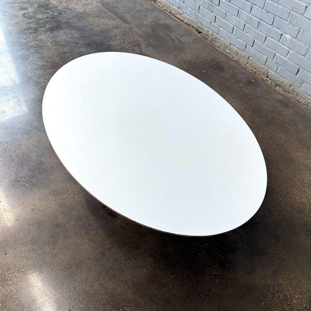 Mid-Century Modern 1960s Knoll Tulip Coffee Table by Eero Saarinen For Sale - Image 3 of 6