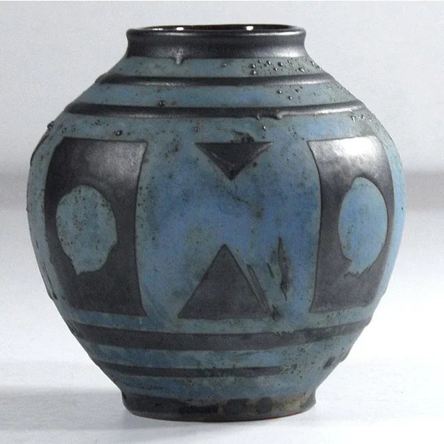 A beautiful, glazed ceramic vase in the mat and gloss. Metallic enamel. Very effective and rare invoice. Ankara...