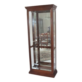 1980s Pulaski Lighted Glass Curio Cabinet With Mirrored Back For Sale