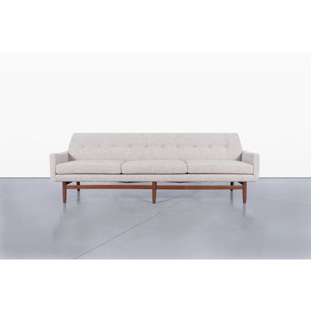 Mid-Century Modern Mid-Century Modern Sculptural Walnut Sofa, 1960s For Sale - Image 3 of 14