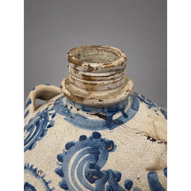 17th-Century Sicilian Blue-and-White Majolica Pilgrim Flask, Caltagirone For Sale - Image 9 of 15
