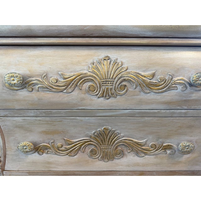 1990s French Provincial Bombe Marble Top Dresser – Louis XV Style Chest – Carved & Gilt – 3 Drawer For Sale - Image 12 of 16