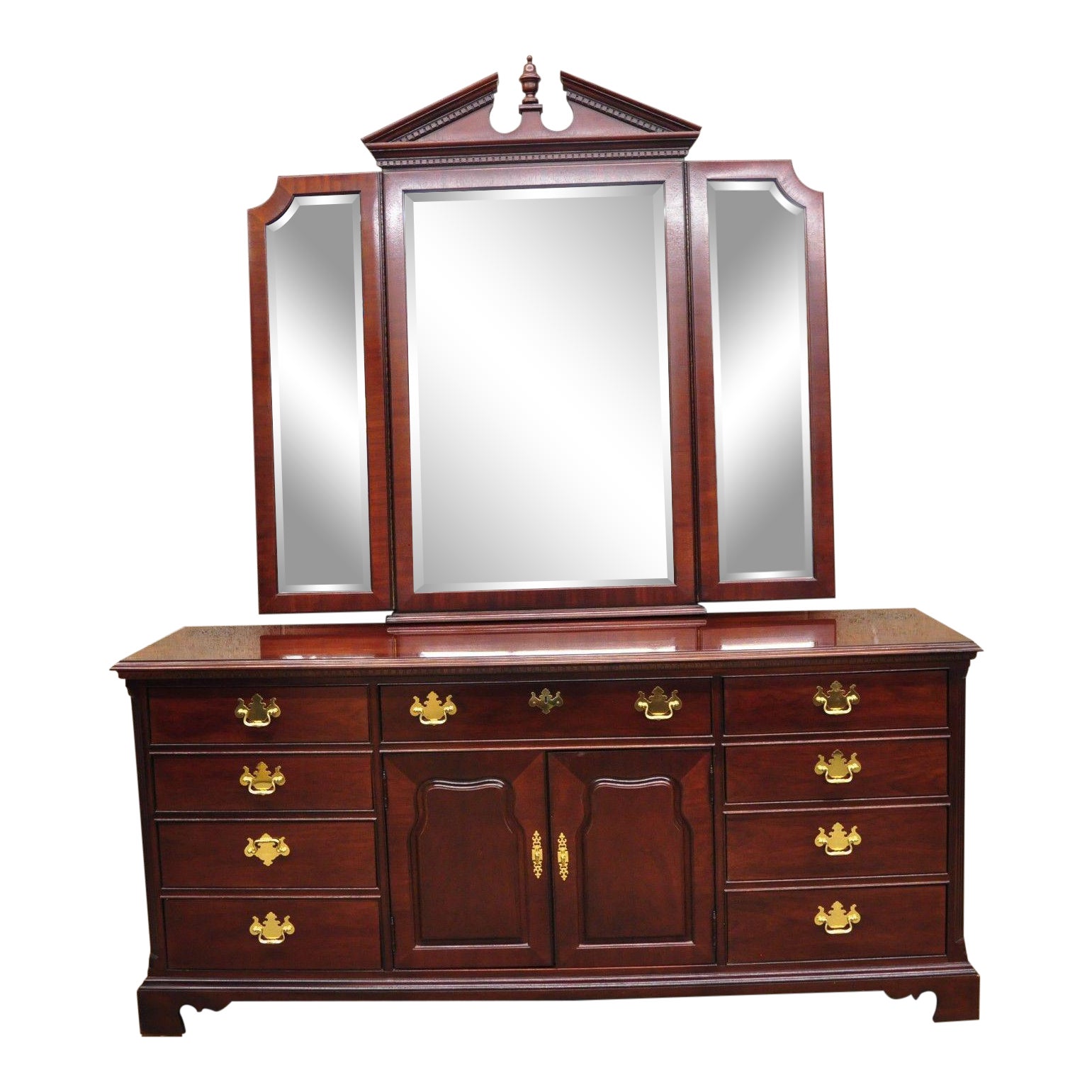 Thomasville Mahogany Collection Chippendale Style Long Dresser with