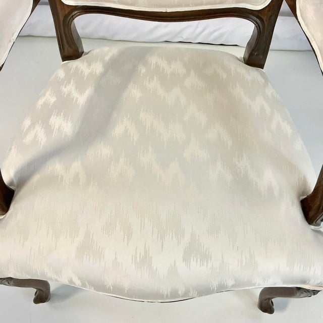 1980s Vintage Hollywood Regency French Provincial Open Arm Bergere Side Chair, Newly Reupholstered For Sale - Image 6 of 17
