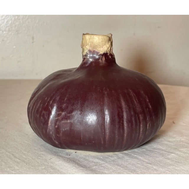 1990s Vintage 95' Handmade Patricia Garrett Figural Vegetable Red Onion Pottery Vase For Sale - Image 5 of 9