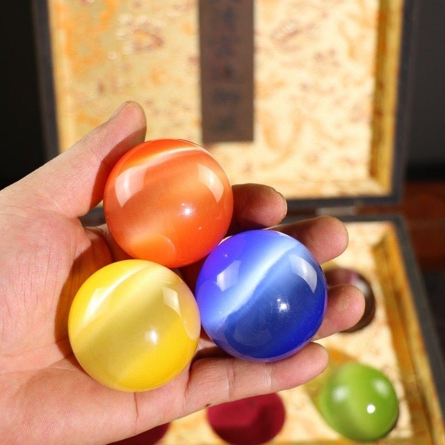 Vintage Imperial Style Lacquer Box With Six Cat's Eye Gemstone Spheres – Qianlong Mark For Sale - Image 4 of 9