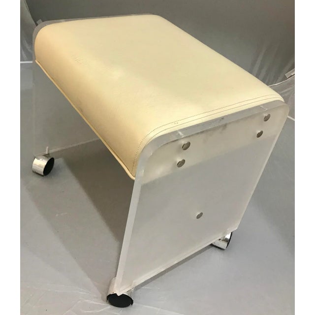 1970s 1970s Vintage Hill Manufacture Lucite Vanity Bench Stool For Sale - Image 5 of 7