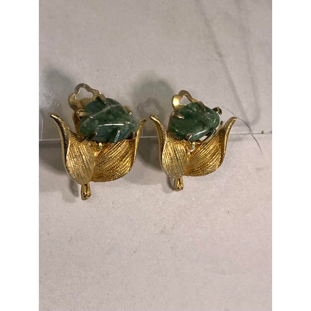 Art Nouveau 1940s Art Nouveau Green Jasper Gold Earrings, Pair For Sale - Image 3 of 6