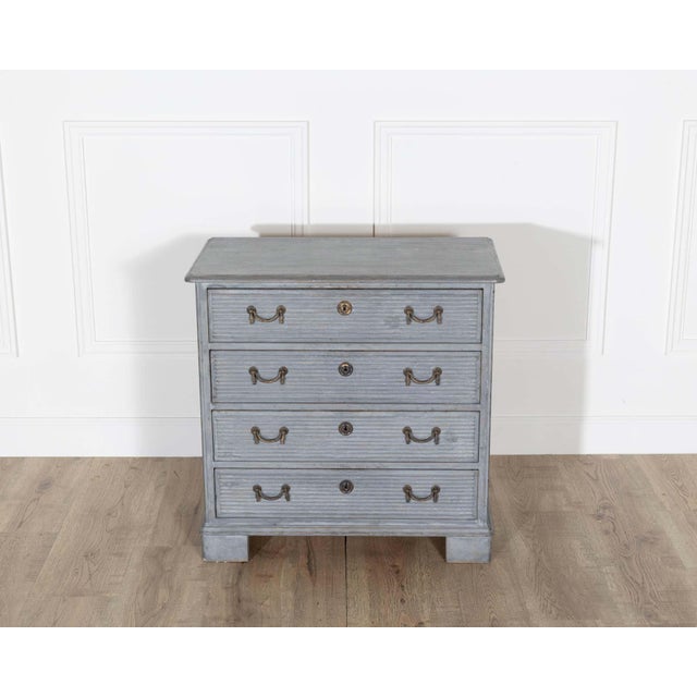 Wood Swedish Gustavian Style Painted Chest of Drawers, circa 1960 For Sale - Image 7 of 8