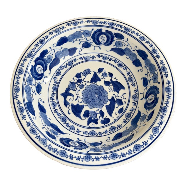 Chinoiserie Blue and White Porcelain Large Decorative Charger Plate For Sale