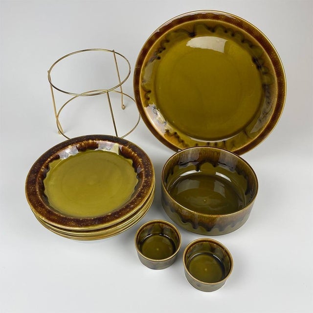 Ceramic oyster service from the French Gien factory. Comprising a tray and stand, a shell-emptier, six plates, and two...
