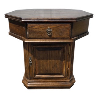 1980s Ethan Allan Charter Oak Jacobean End Side Table Octagon Rent Table Style For Sale