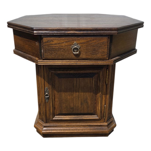 1980s Ethan Allan Charter Oak Jacobean End Side Table Octagon Rent Table Style For Sale