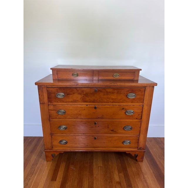 Traditional Early 19th Century Vermont Federal Chest of Drawers For Sale - Image 3 of 10