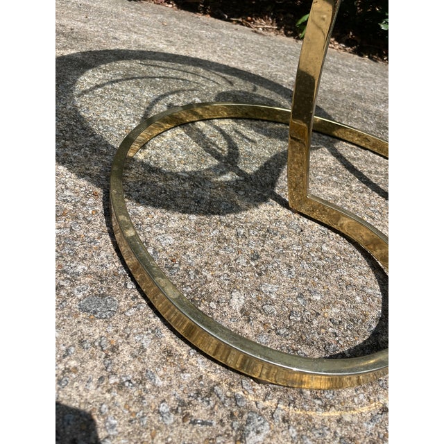 Hollywood Regency 1980's Vintage Etched-Glass & Brass Kidney Shaped Side Tables - A Pair For Sale - Image 3 of 10