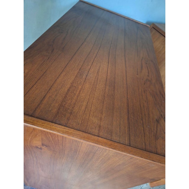 Danish teak chest of 7 drawers dating from the 1960s, beautiful colour, beautiful wood grain. Borge Dam stamp on the back....