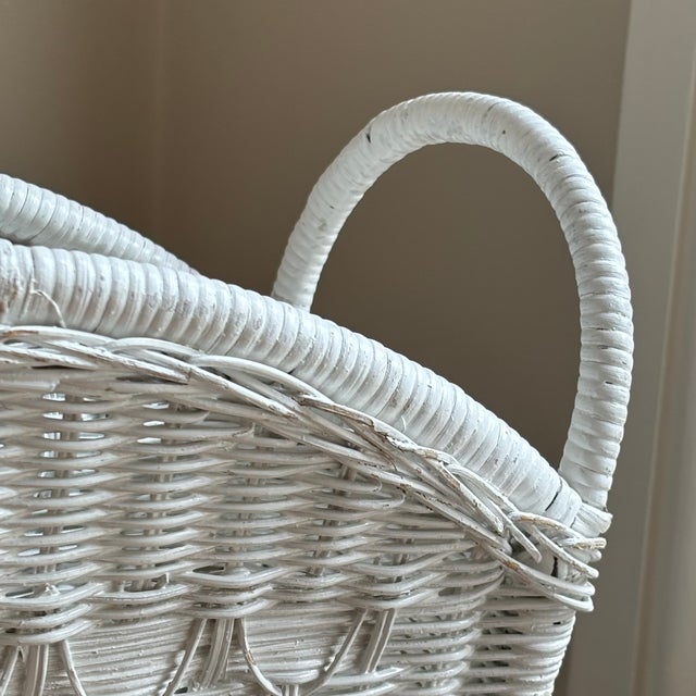 Mid 20th Century Mid-20th Century White Wicker Magazine / Book Holder For Sale - Image 5 of 12