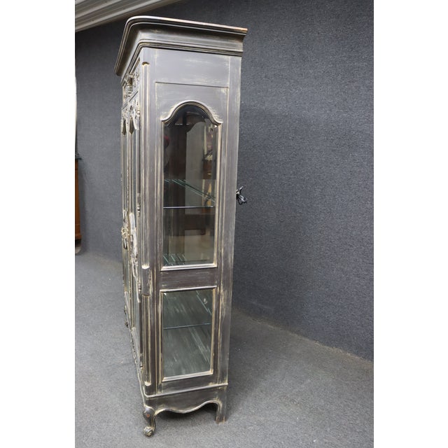 Late 20th Century French Provincial Style Carved Display Cabinet / Vitrine For Sale - Image 16 of 18