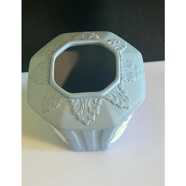 Mid-Century Modern Vintage Wedgwood Blue Lavender Jasperware Neoclassical Vase For Sale - Image 3 of 5